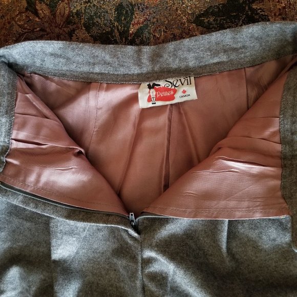 Vintage 90s, grey wool, lined, pleated dress pants, front pockets, M, Sevil - Picture 9 of 11